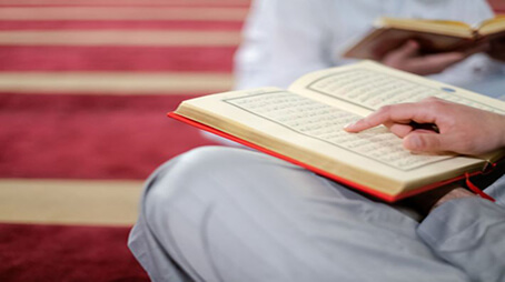 من ثمرات الإيمان بالقدر
